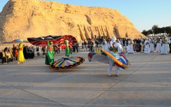   مصر اليوم - وزارة الشَّباب تُنظِّم لقاءً مفتوحًا احتفالًا بتعامد الشَّمس على تمثال رمسيس الثَّاني